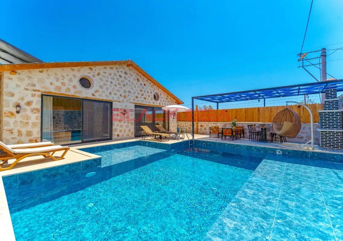 Kalkan Çayköy Mevkiinde 3 Kişilik Korunaklı Tatil Villası